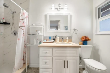 Guest Bathroom Photo of 1838 148a Street, Surrey, BC
