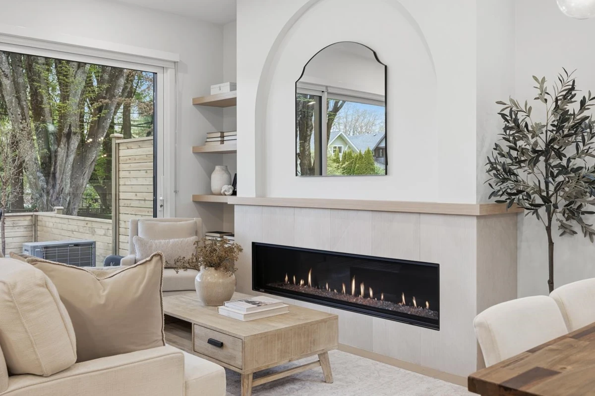 Family Room Photo of 1 810 E 22nd Avenue, Vancouver, BC