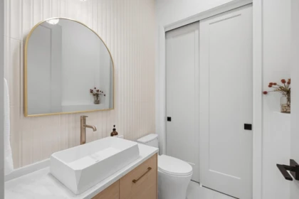 Powder Room Photo of 1 810 E 22nd Avenue, Vancouver, BC