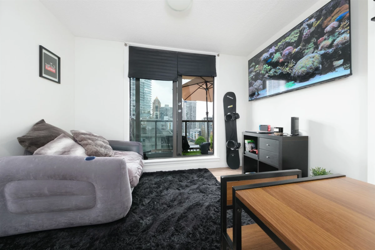 Dining Area Photo of 801 789 Drake Street, Vancouver, BC