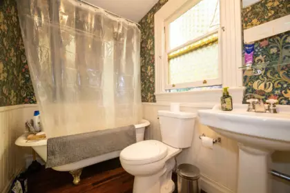 Guest Bathroom Photo of 1117 Pendrell Street, Vancouver, BC