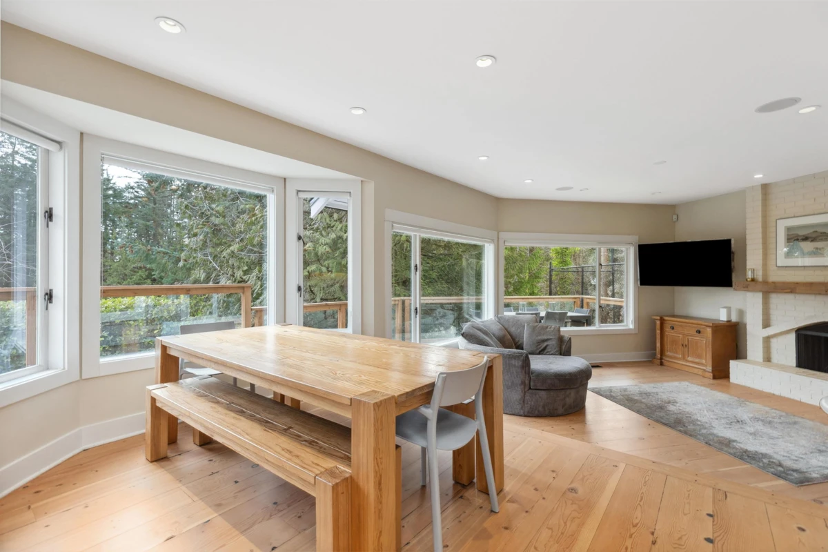 Family Room Photo of 3714 Southridge Place, West Vancouver, BC