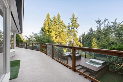 Hallway Photo of 3714 Southridge Place, West Vancouver, BC