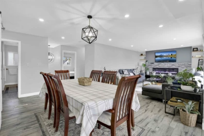 Breakfast Nook Photo of 14704 16a Avenue, Surrey, BC
