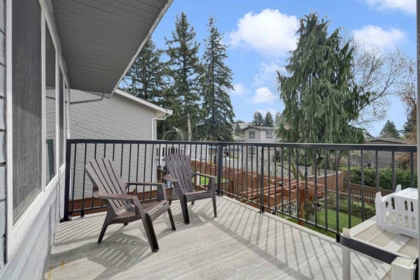 Guest Bathroom Photo of 14704 16a Avenue, Surrey, BC