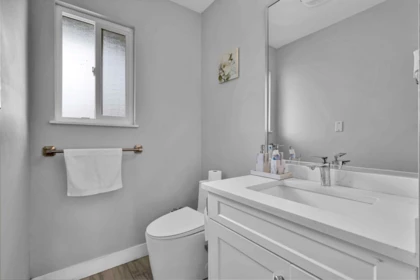 Hallway Photo of 14704 16a Avenue, Surrey, BC
