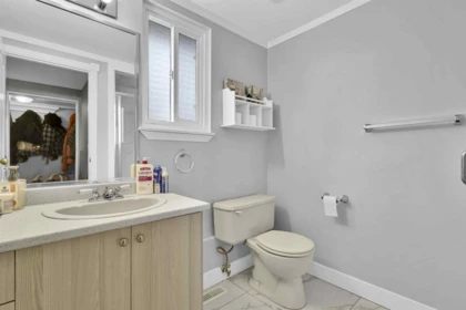 Hot Tub / Spa Photo of 14704 16a Avenue, Surrey, BC