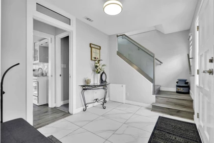 Kitchen Island Photo of 14704 16a Avenue, Surrey, BC