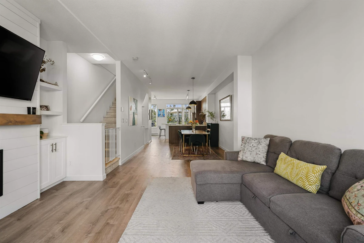 Living Room Photo of 81 31032 Westridge Place, Abbotsford, BC