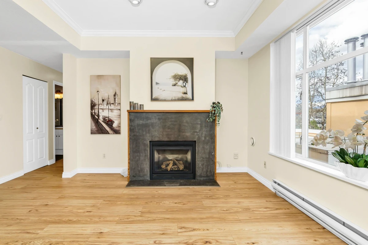 Dining Area Photo of 404 2340 Hawthorne Avenue, Port Coquitlam, BC