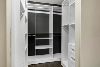 Hallway Photo of 404 2340 Hawthorne Avenue, Port Coquitlam, BC