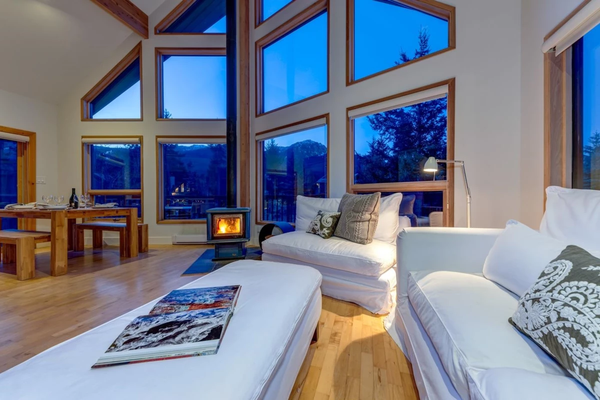 Living Room Photo of 2748 Coyote Place, Whistler, BC