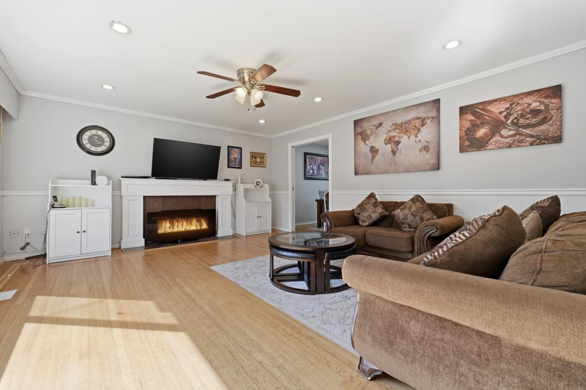 Family Room Photo of 12967 98a Avenue, Surrey, BC