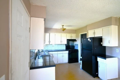 Kitchen Island Photo of 13495 113 Avenue, Surrey, BC