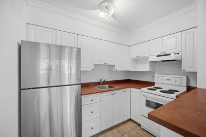 Breakfast Nook Photo of 106 1425 Esquimalt Avenue, West Vancouver, BC