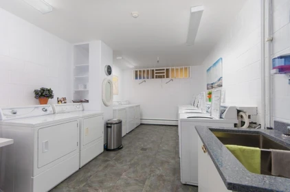 Guest Bathroom Photo of 106 1425 Esquimalt Avenue, West Vancouver, BC