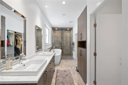 Guest Bathroom Photo of 33553 Johnson Street, Mission, BC