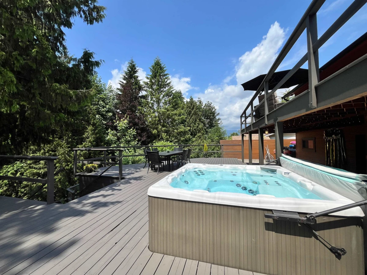 Family Room Photo of 11285 133a Street, Surrey, BC