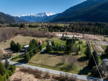 Outdoor Kitchen Photo of 780 Green Road, Pemberton, BC