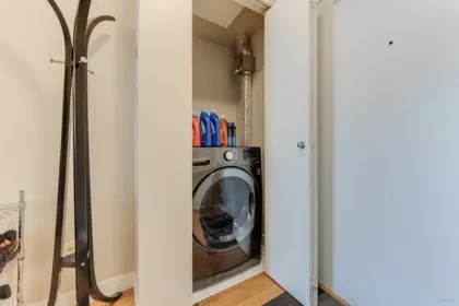 Walk-In Closet Photo of 806 718 Main Street, Vancouver, BC