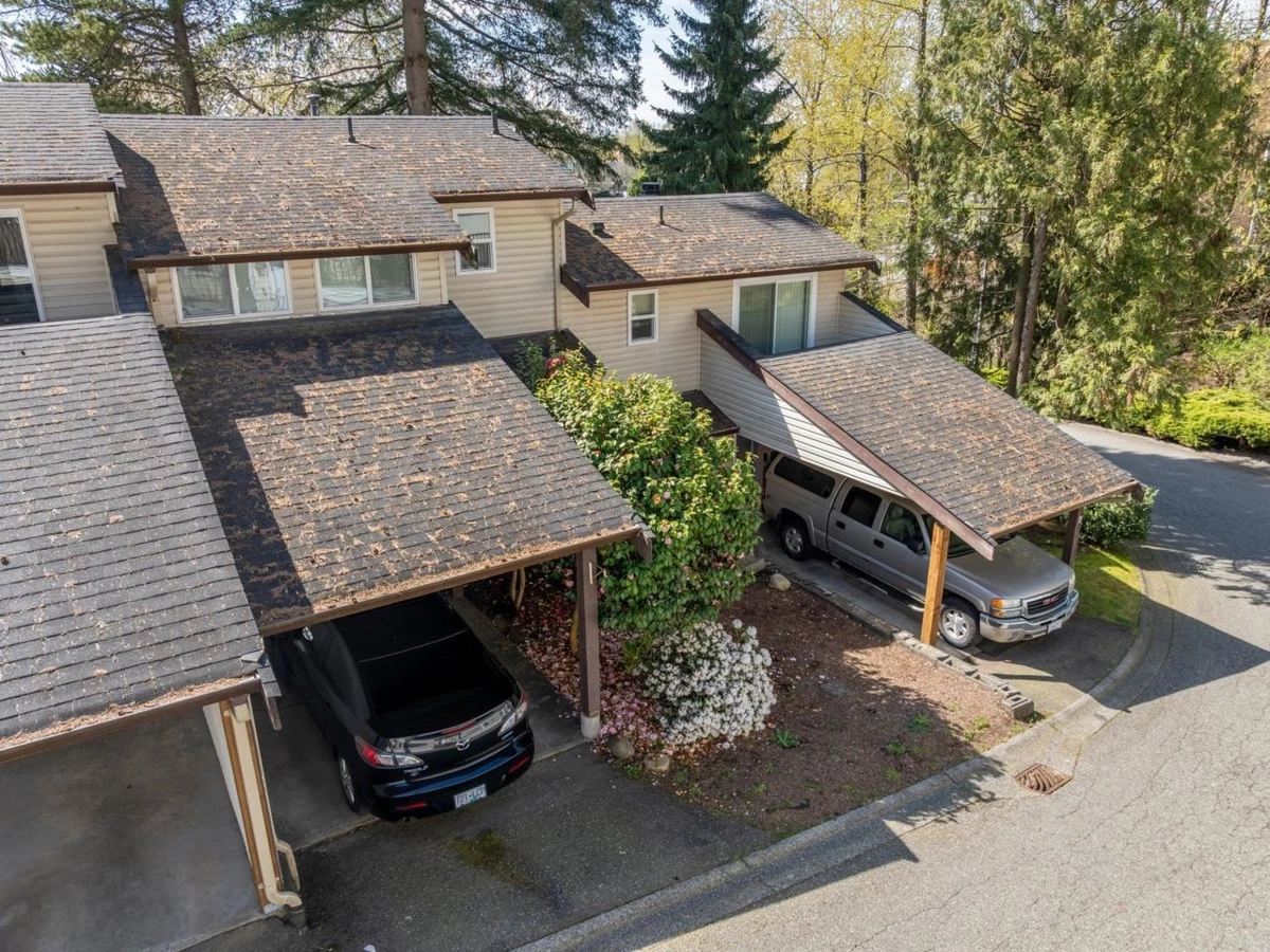 Family Room Photo of 4 32705 Fraser Crescent, Mission, BC