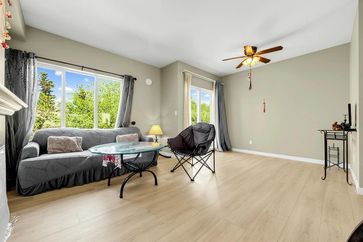 Living Room Photo of 15 15133 29a Avenue, Surrey, BC
