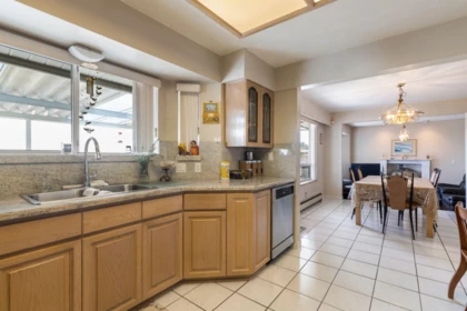 Kitchen Photo of 547 Tempe Crescent, North Vancouver, BC