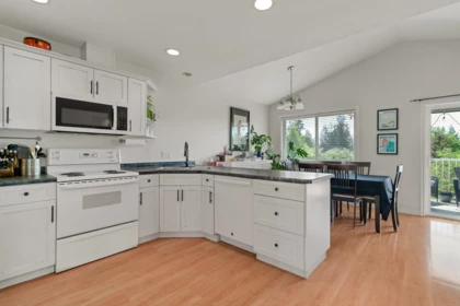 Kitchen Island Photo of 23788 Kanaka Way, Maple Ridge, BC