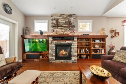 Kitchen Island Photo of 18 7319 Morrow Road, Agassiz, BC
