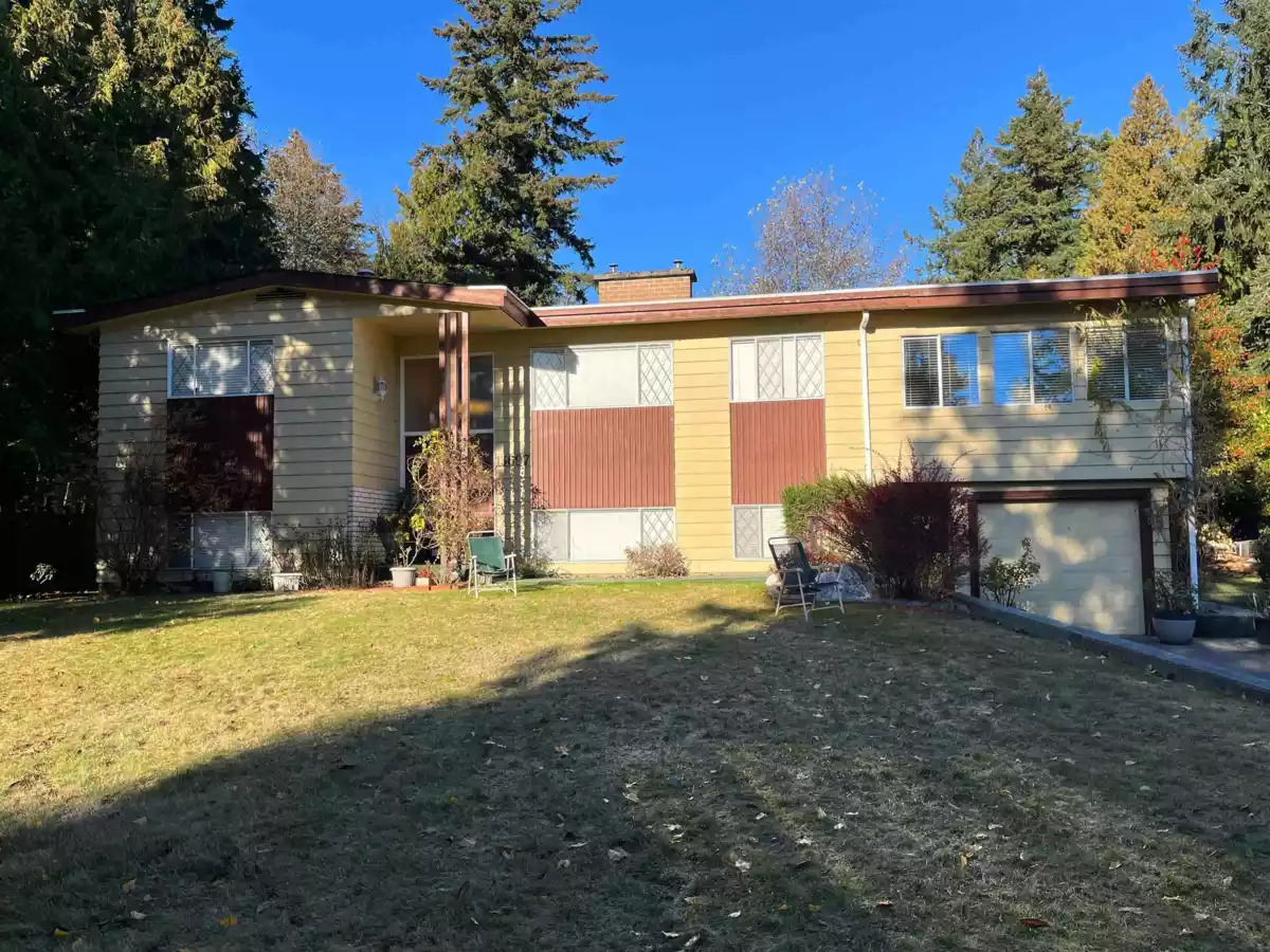 Family Room Photo of 13697 16 Avenue, Surrey, BC