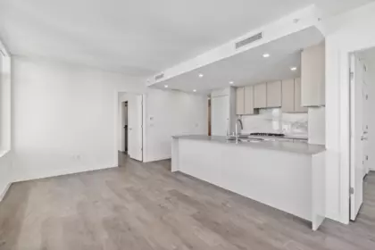 Kitchen Island Photo of 302 6468 Willingdon Avenue, Burnaby, BC