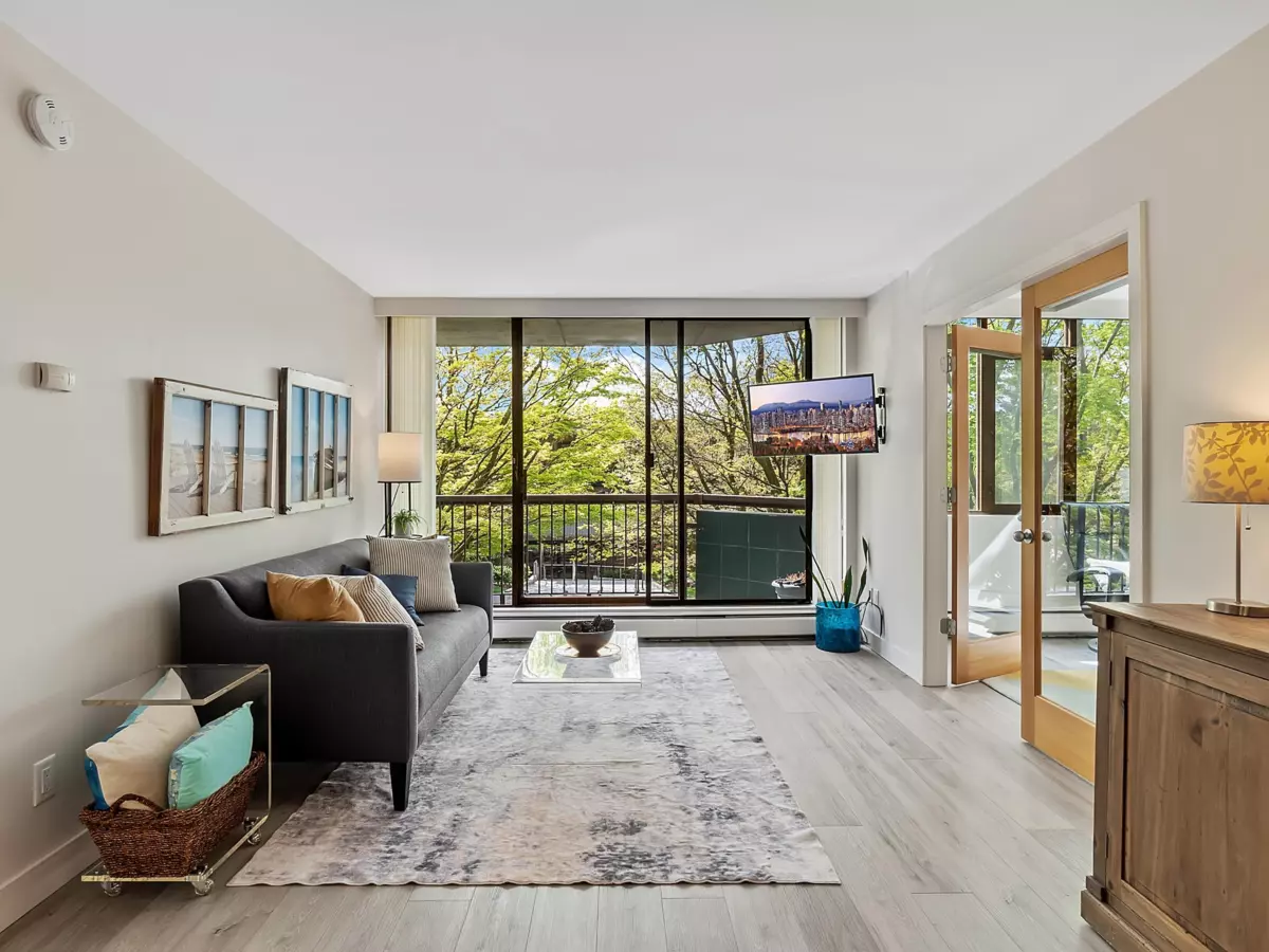 Living Room Photo of 205 2445 W 3rd Avenue, Vancouver, BC
