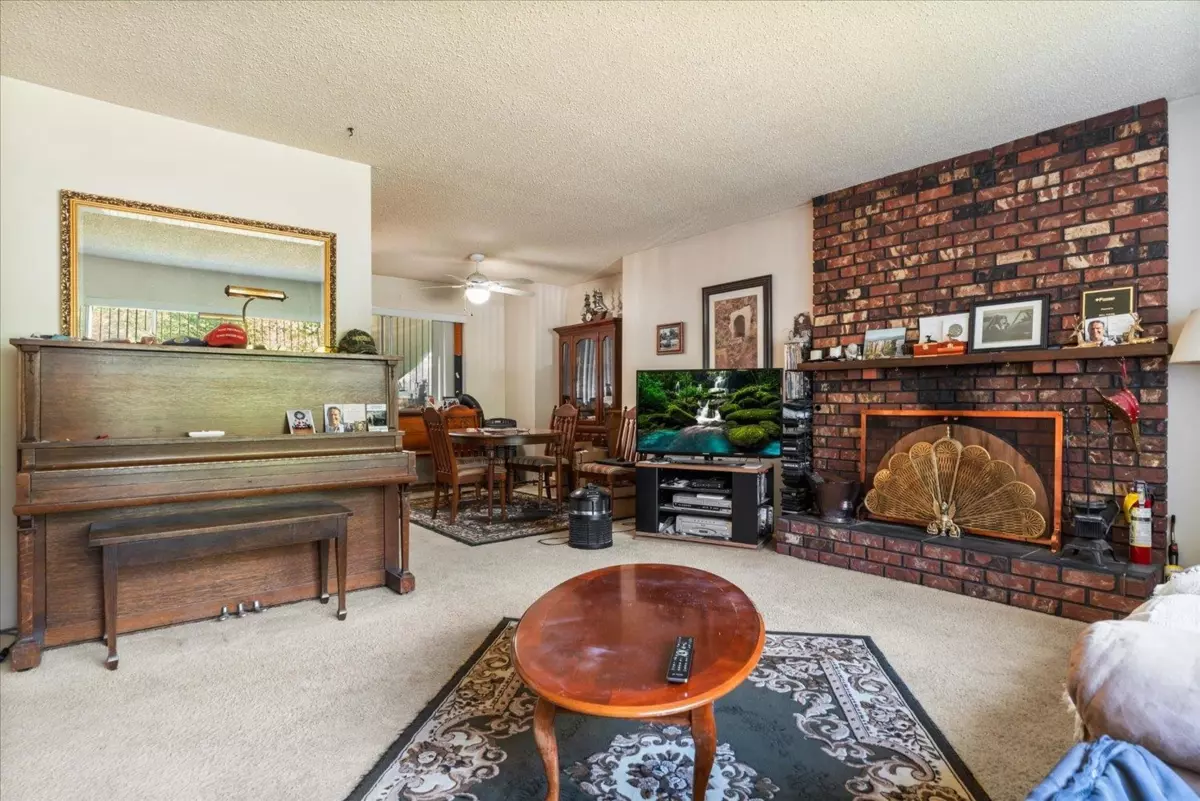 Family Room Photo of 19426 63a Avenue, Surrey, BC