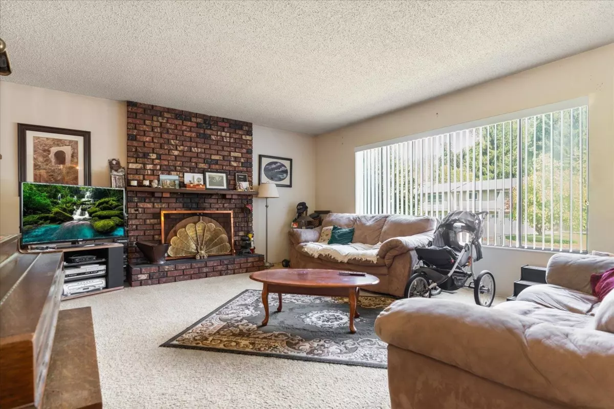 Living Room Photo of 19426 63a Avenue, Surrey, BC