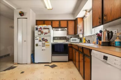 Kitchen Photo of 19426 63a Avenue, Surrey, BC