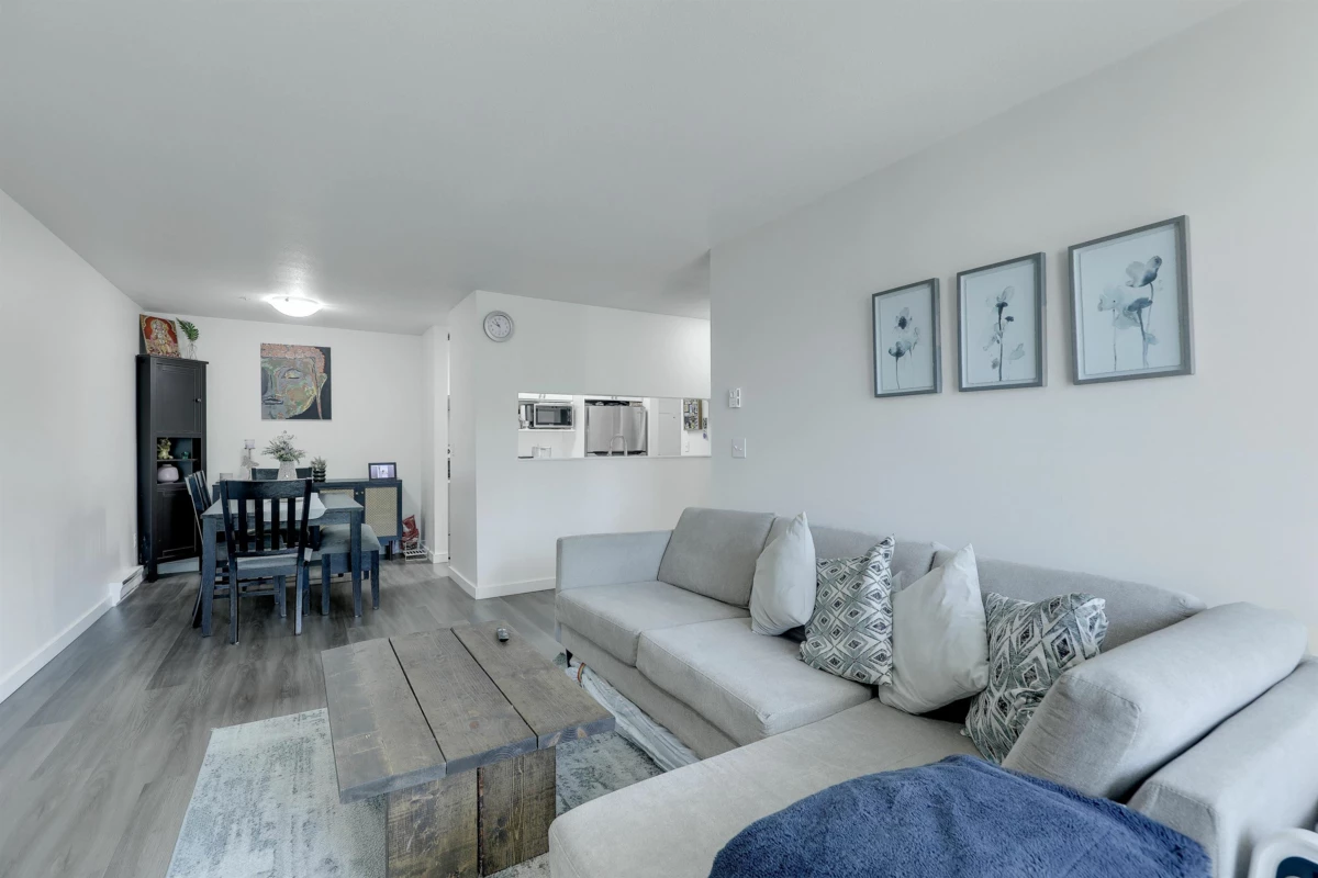 Dining Area Photo of 336 32830 George Ferguson Way, Abbotsford, BC