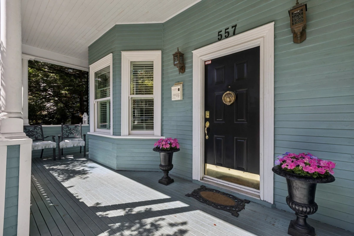 Family Room Photo of 557 Lonsdale Avenue, North Vancouver, BC