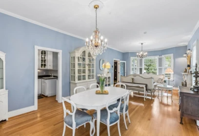 Breakfast Nook Photo of 557 Lonsdale Avenue, North Vancouver, BC