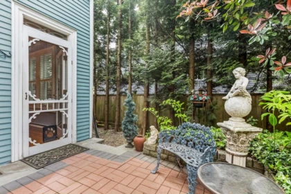 Staircase Photo of 557 Lonsdale Avenue, North Vancouver, BC