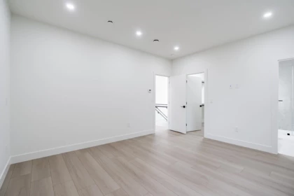 Entry Foyer Photo of 3 5953 Winch Street, Burnaby, BC
