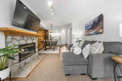 204 2050 Lake Placid Road, Whistler, BC, Whistler — Apartment/Condo for sale