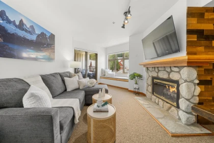204 2050 Lake Placid Road, Whistler, BC, Whistler — Apartment/Condo for sale