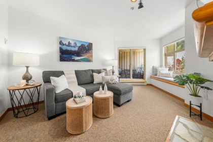 204 2050 Lake Placid Road, Whistler, BC, Whistler — Apartment/Condo for sale