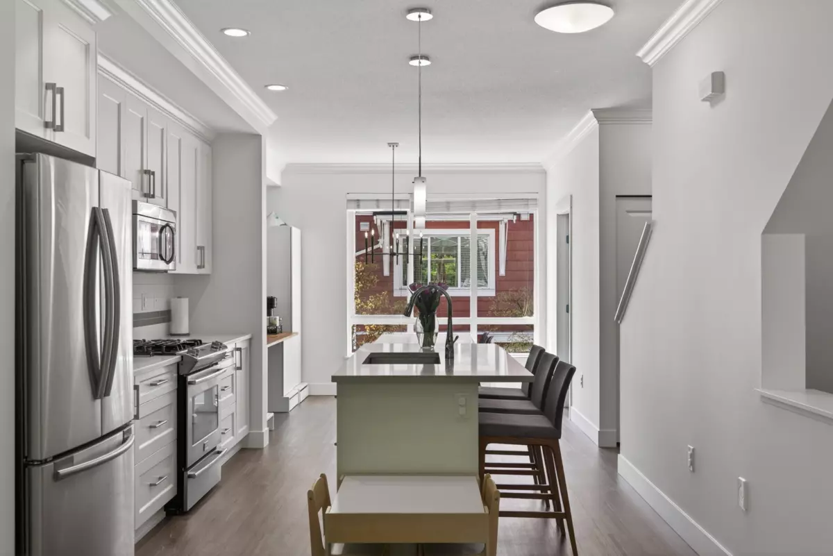 Dining Area Photo of 66 3039 156 Street, Surrey, BC