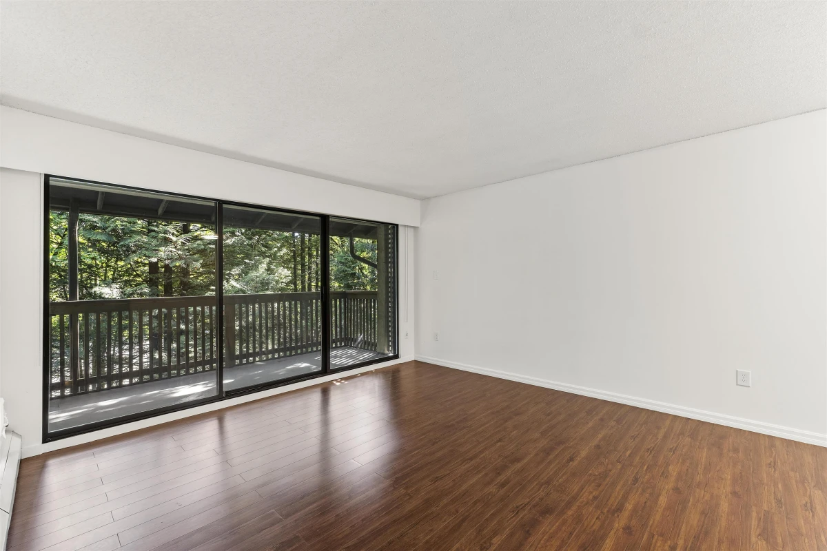Family Room Photo of 302 14925 100 Avenue, Surrey, BC