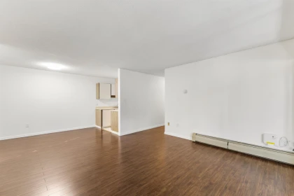 Kitchen Photo of 302 14925 100 Avenue, Surrey, BC