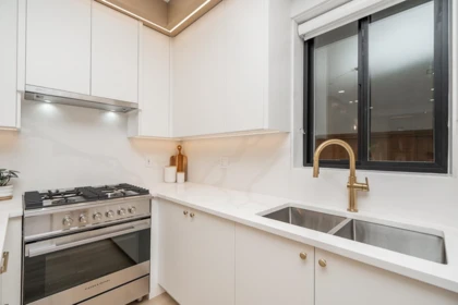 Kitchen Photo of 2 150 E 51st Avenue, Vancouver, BC