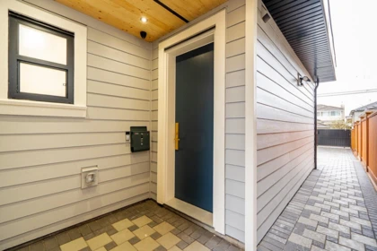 Walk-In Closet Photo of 2 150 E 51st Avenue, Vancouver, BC