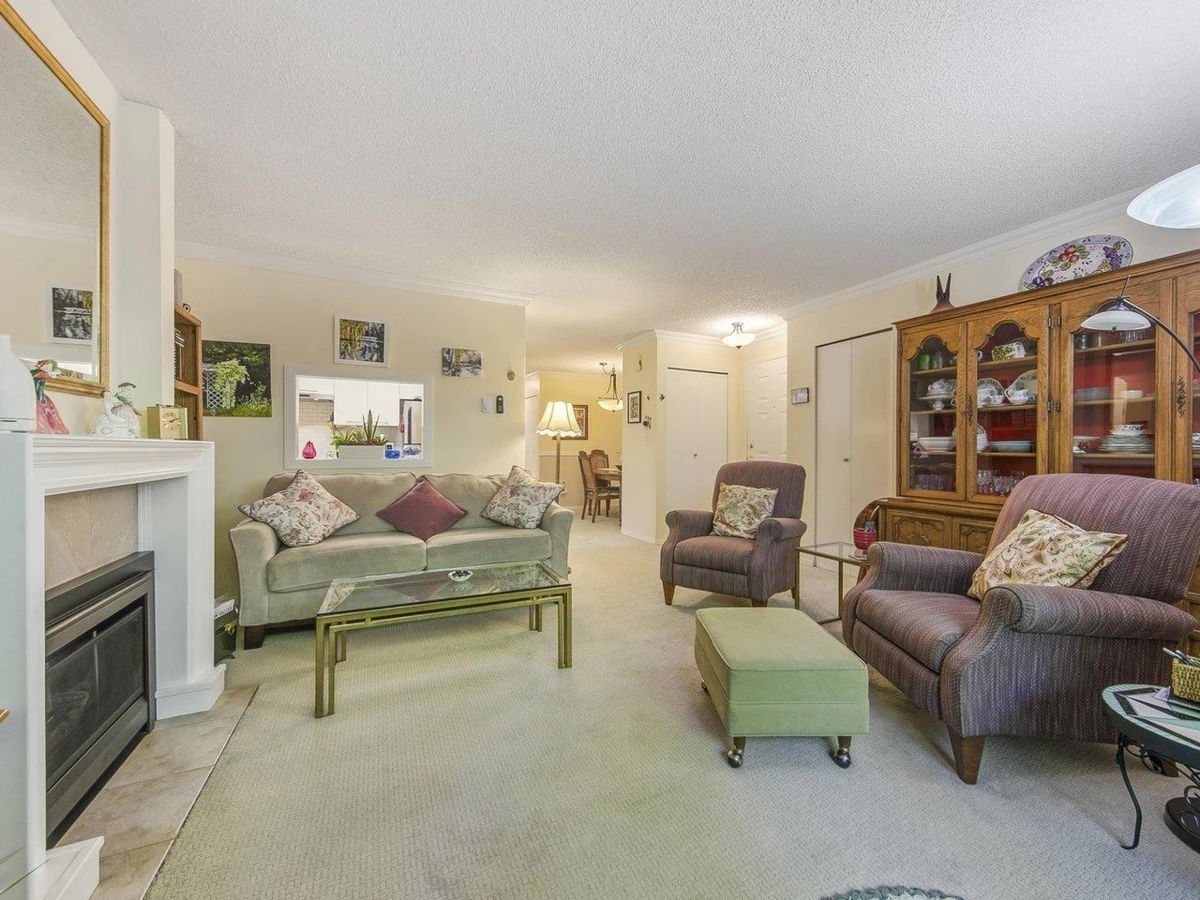 Dining Area Photo of 3184 Mountain Highway, North Vancouver, BC