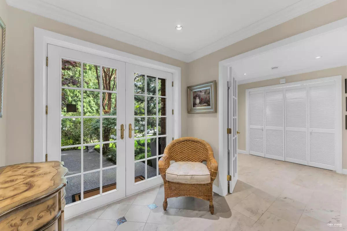 Family Room Photo of 14042 28 Avenue, Surrey, BC